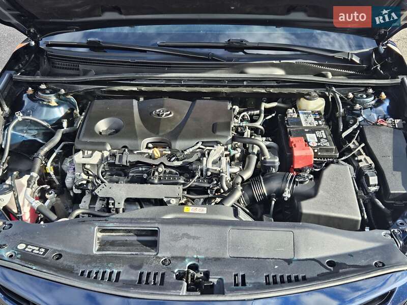 Седан Toyota Camry 2018 в Киеве