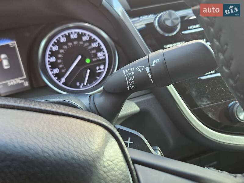 Седан Toyota Camry 2018 в Киеве