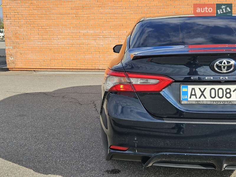 Седан Toyota Camry 2018 в Киеве