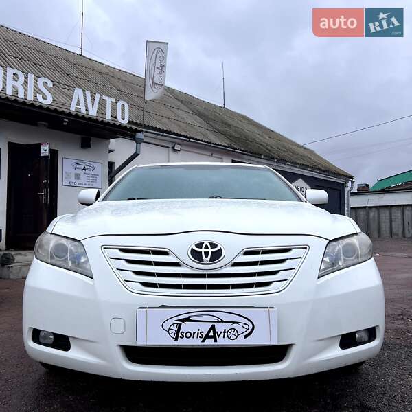 Седан Toyota Camry 2006 в Чернигове