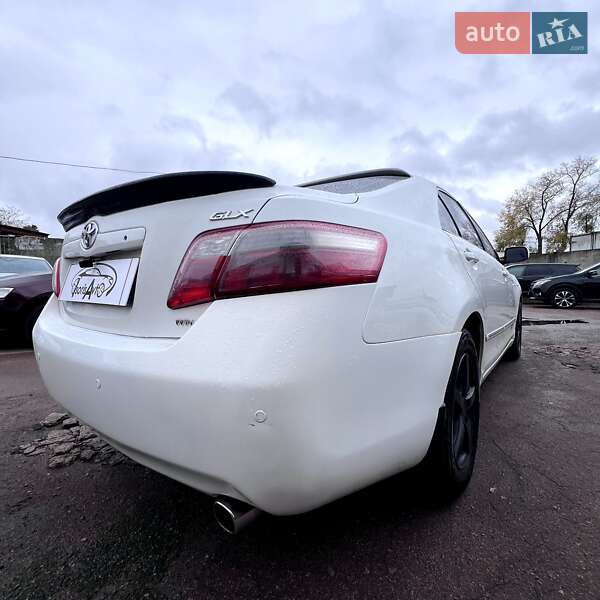 Седан Toyota Camry 2006 в Чернигове