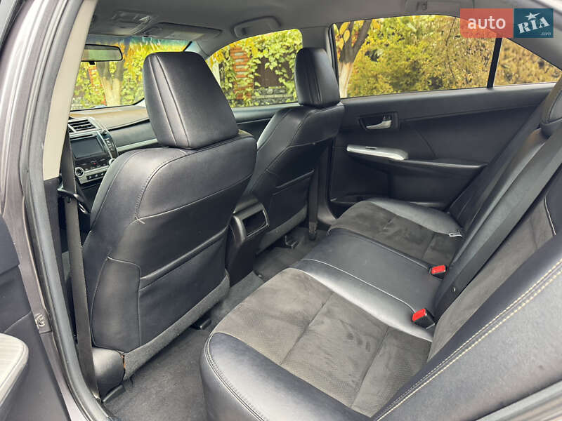 Седан Toyota Camry 2014 в Киеве