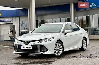 Седан Toyota Camry 2019 в Днепре