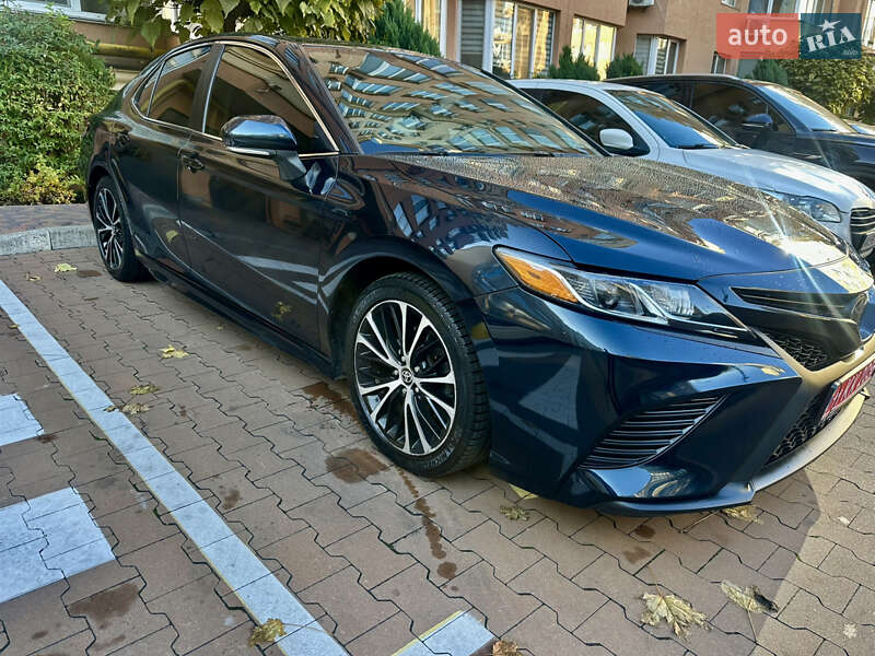 Седан Toyota Camry 2020 в Києві