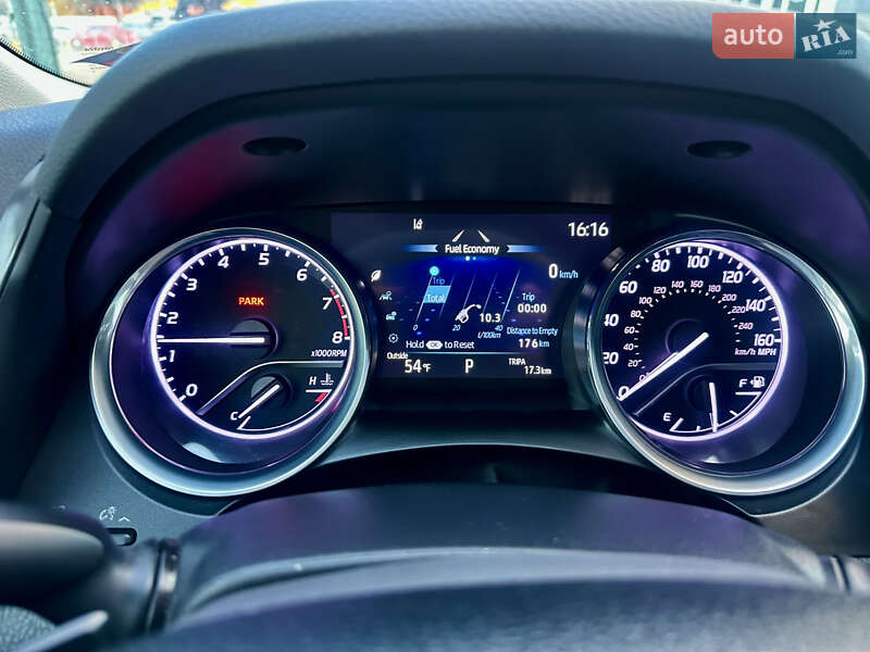 Седан Toyota Camry 2020 в Києві