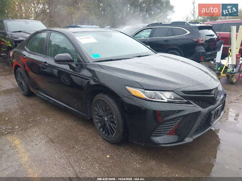 Седан Toyota Camry 2019 в Тернополе