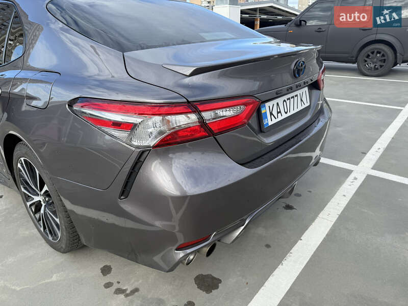 Седан Toyota Camry 2018 в Києві