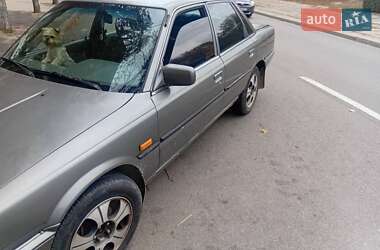 Седан Toyota Camry 1986 в Кам'янському