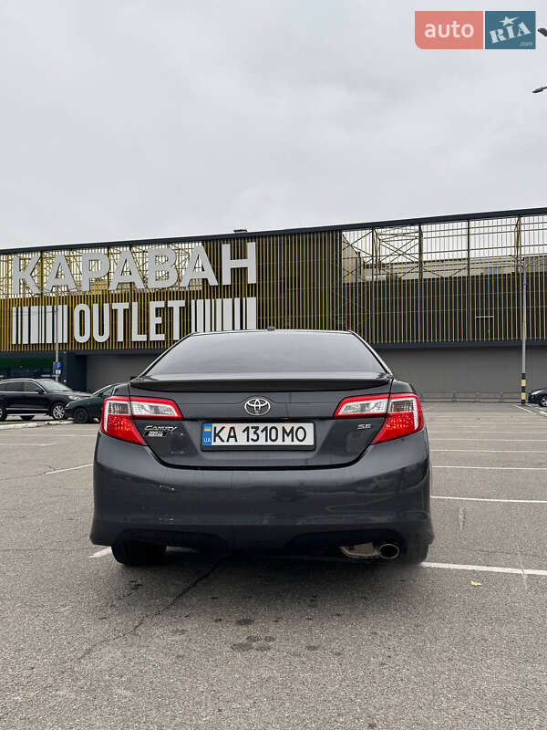 Седан Toyota Camry 2012 в Киеве
