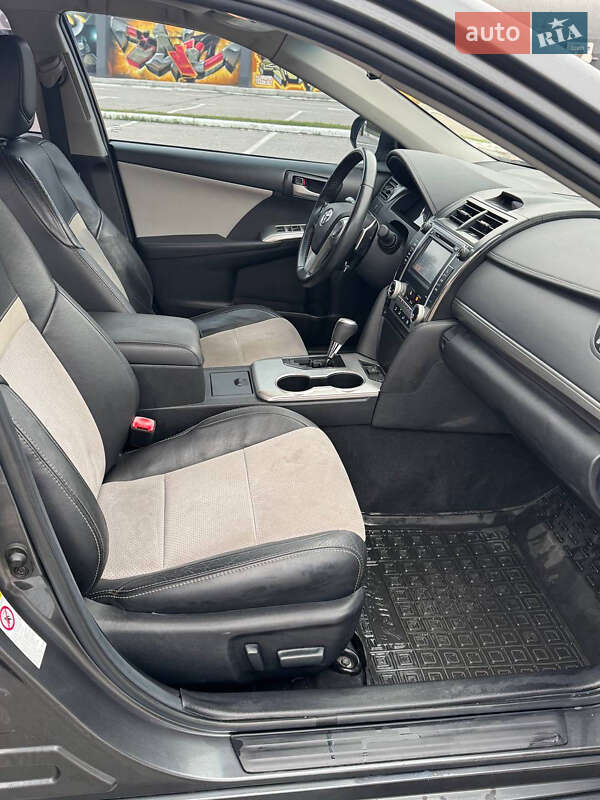 Седан Toyota Camry 2012 в Киеве