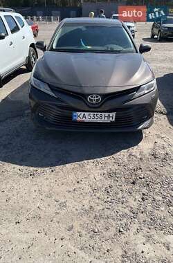 Седан Toyota Camry 2020 в Киеве
