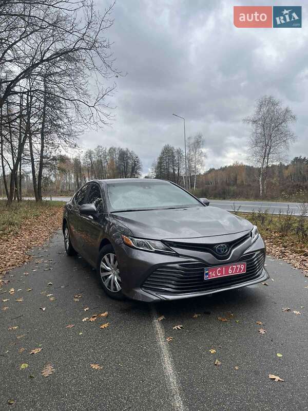 Седан Toyota Camry 2020 в Макарове
