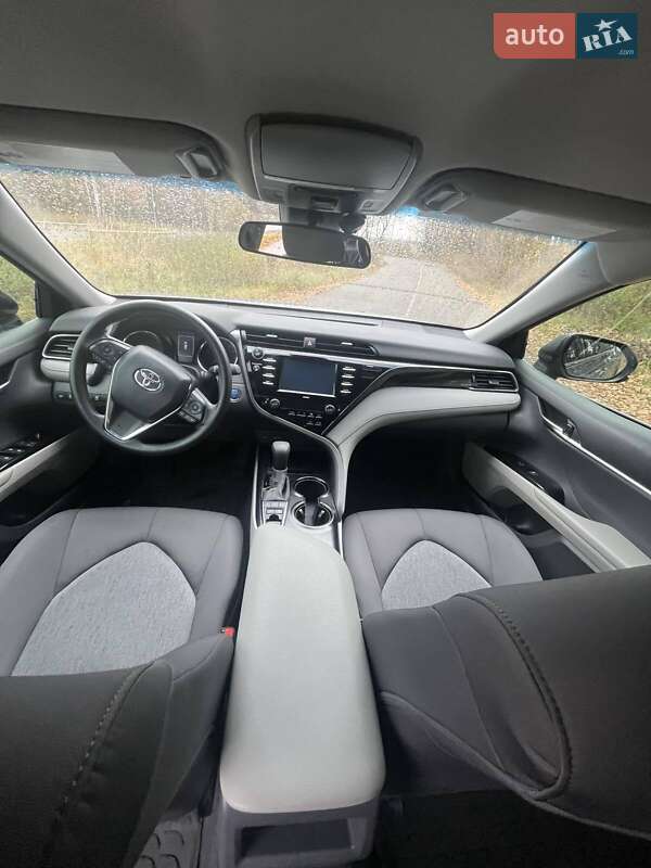 Седан Toyota Camry 2020 в Макарове