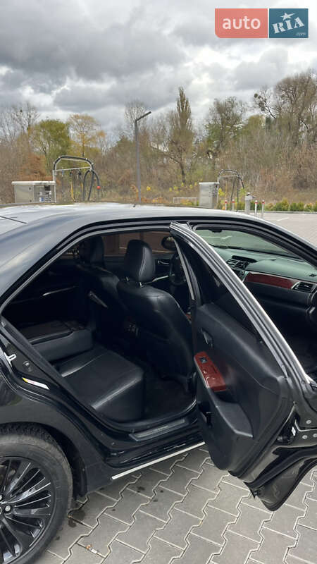 Седан Toyota Camry 2014 в Киеве