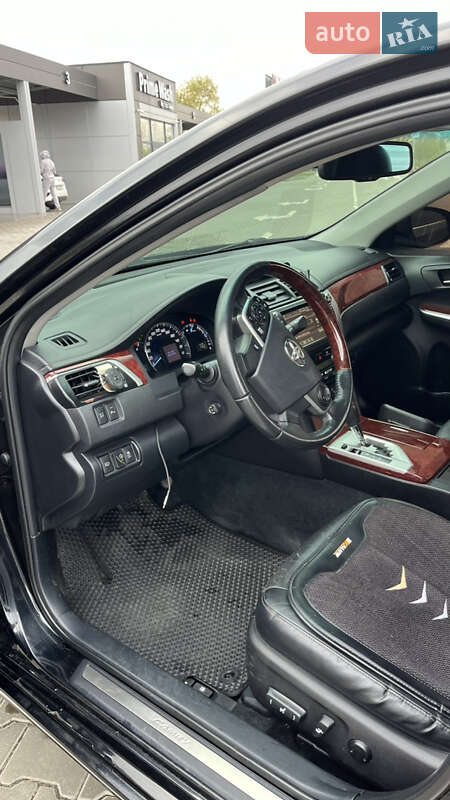 Седан Toyota Camry 2014 в Киеве