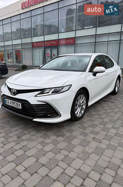 Седан Toyota Camry 2021 в Хмельницькому