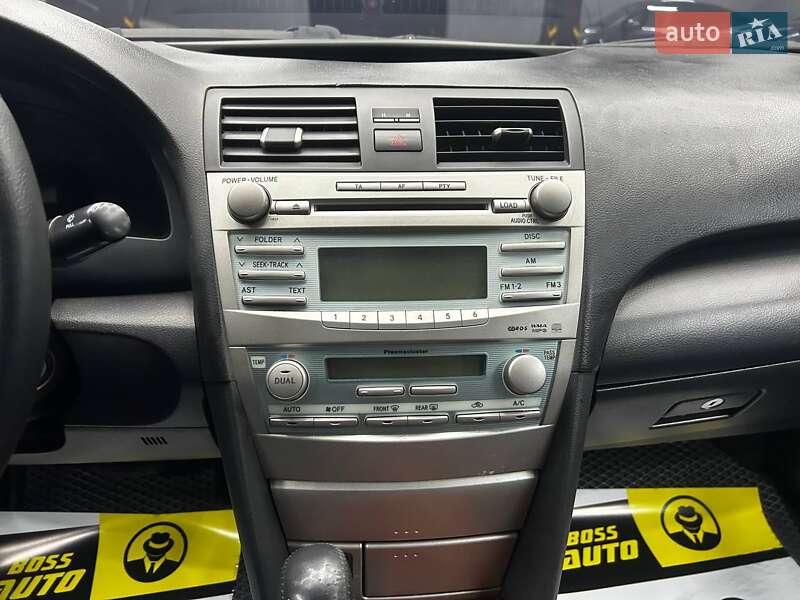 Седан Toyota Camry 2008 в Черновцах