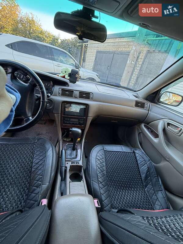 Седан Toyota Camry 1998 в Одессе