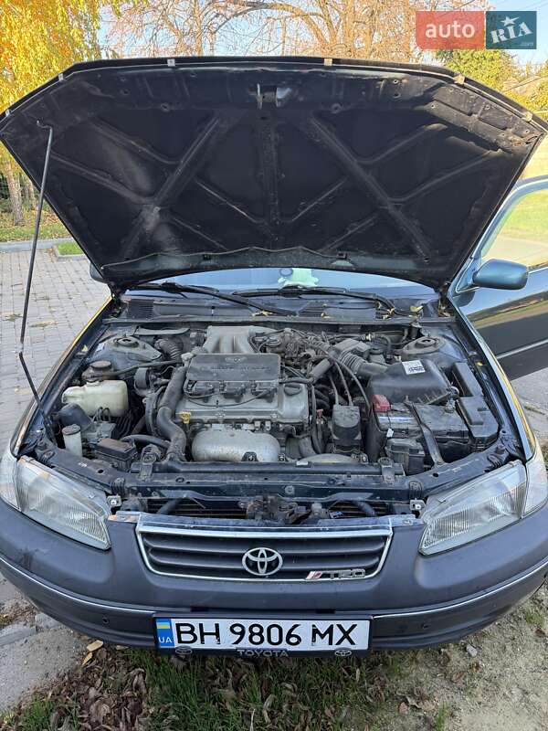 Седан Toyota Camry 1998 в Одессе