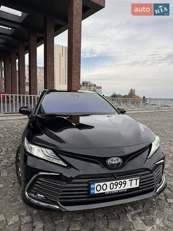 Седан Toyota Camry 2022 в Днепре