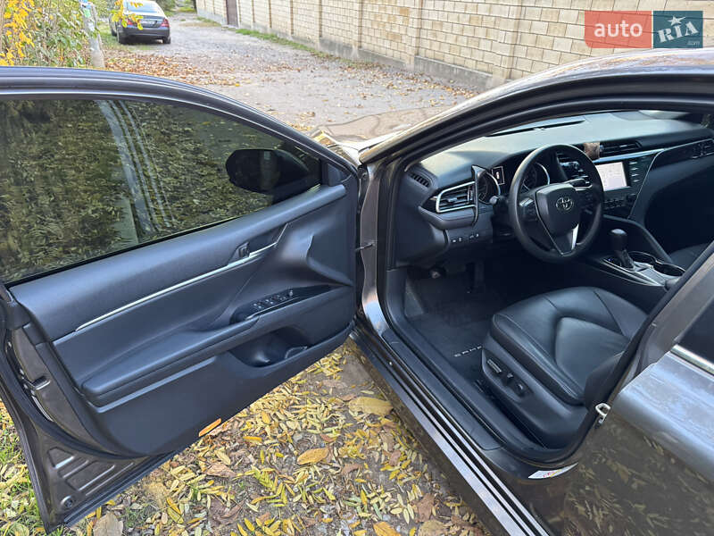 Седан Toyota Camry 2017 в Одессе