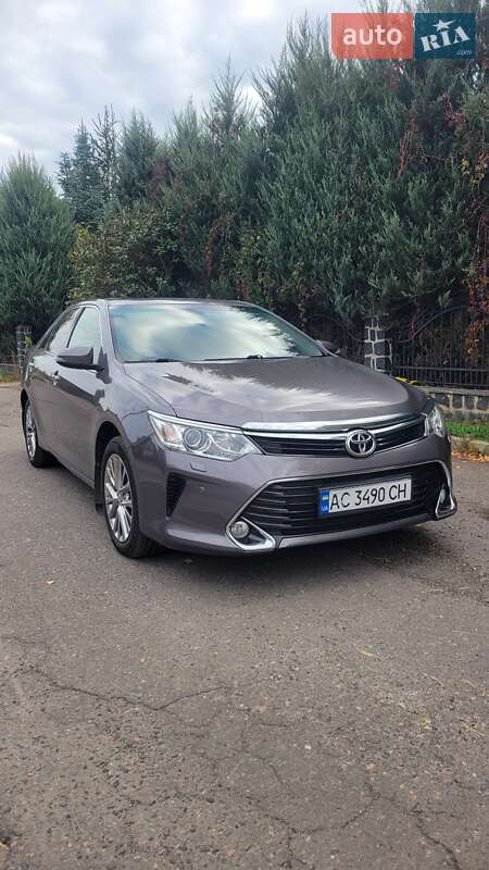 Седан Toyota Camry 2016 в Луцьку