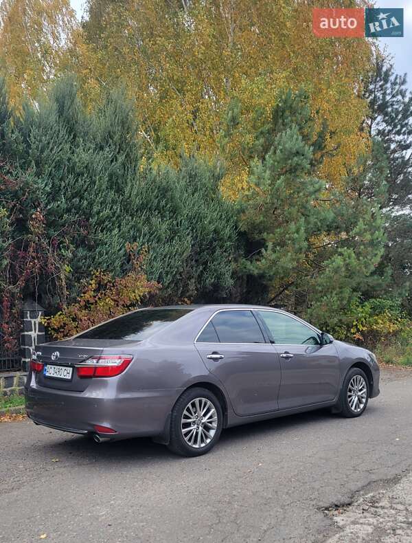 Седан Toyota Camry 2016 в Луцьку