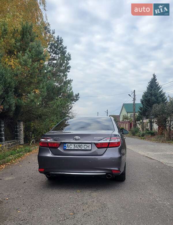 Седан Toyota Camry 2016 в Луцьку