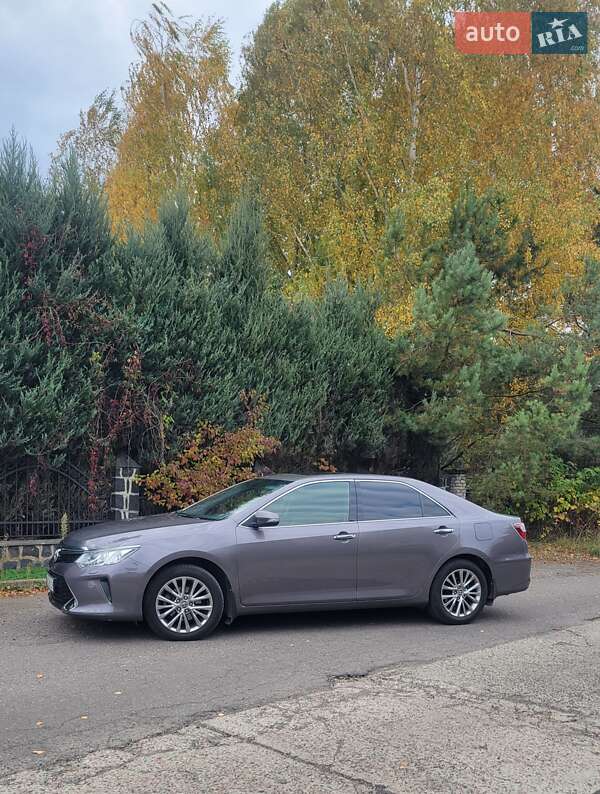 Седан Toyota Camry 2016 в Луцьку