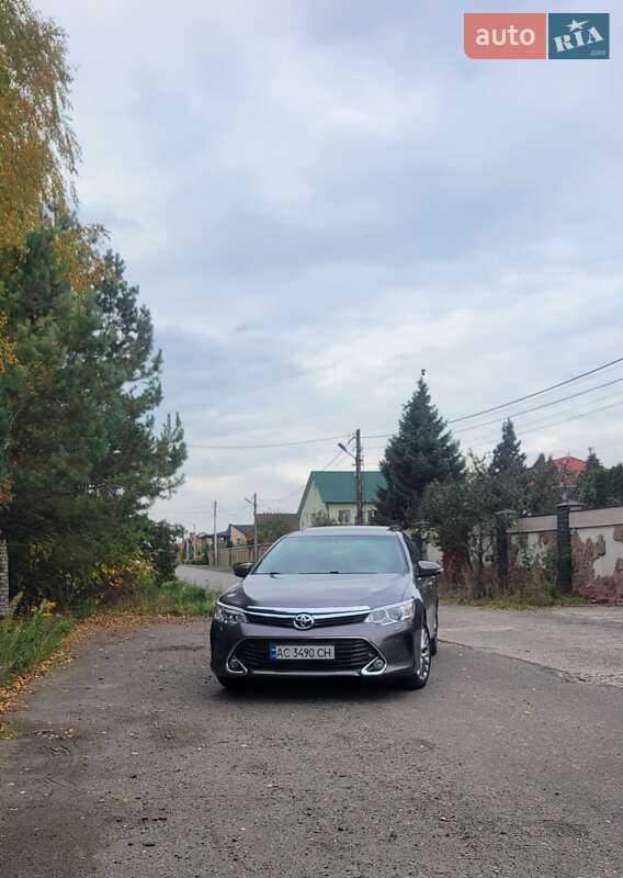 Седан Toyota Camry 2016 в Луцьку