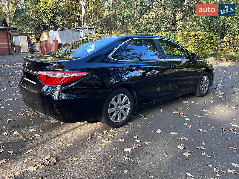 Седан Toyota Camry 2016 в Киеве