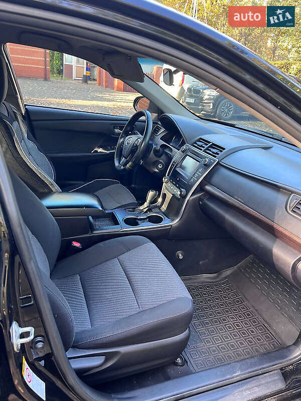 Седан Toyota Camry 2016 в Киеве