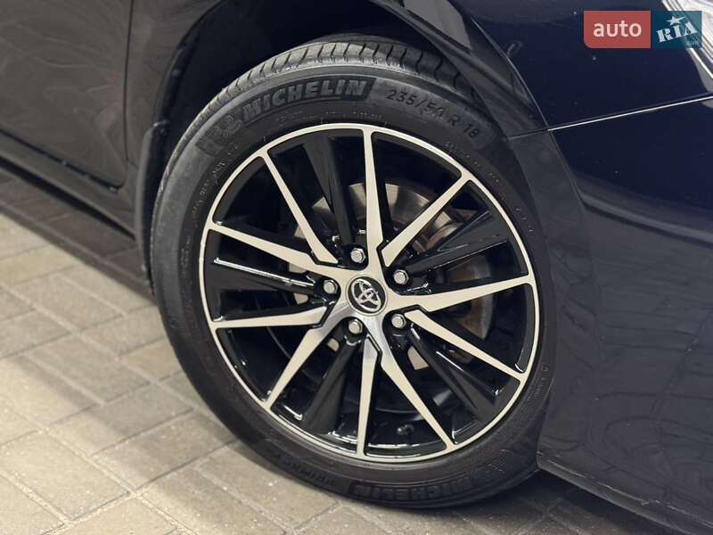 Седан Toyota Camry 2017 в Дніпрі