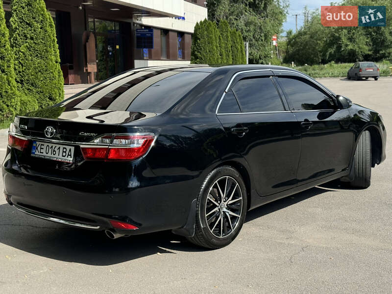 Седан Toyota Camry 2017 в Дніпрі