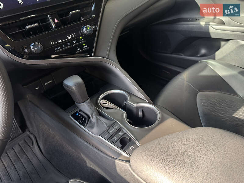 Седан Toyota Camry 2021 в Киеве