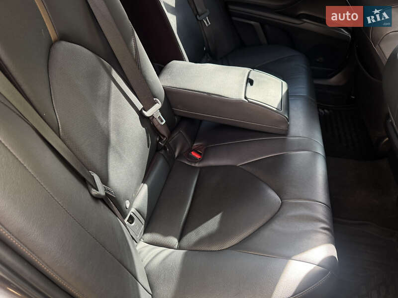 Седан Toyota Camry 2021 в Киеве