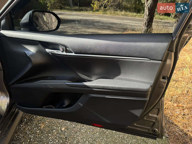 Седан Toyota Camry 2021 в Киеве