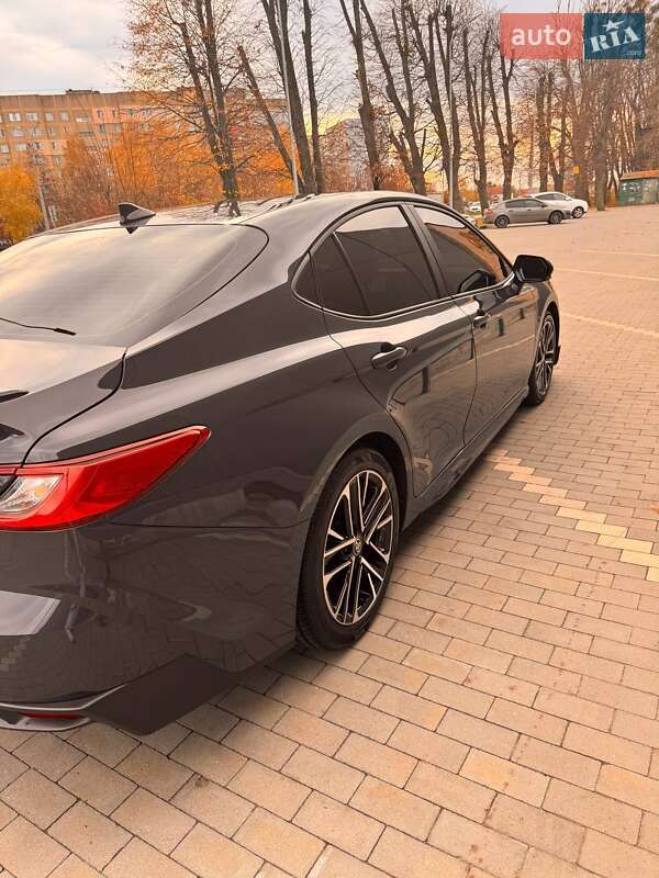 Седан Toyota Camry 2024 в Киеве