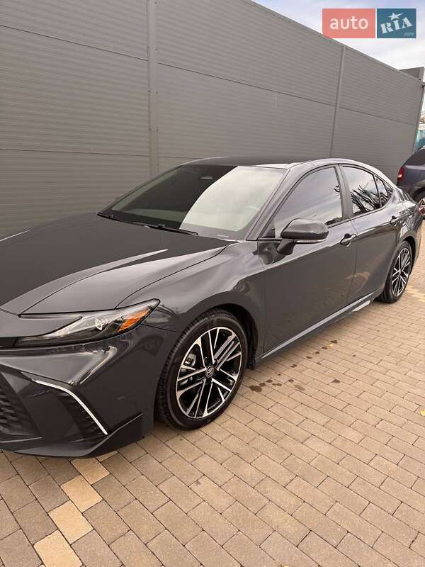 Седан Toyota Camry 2024 в Киеве