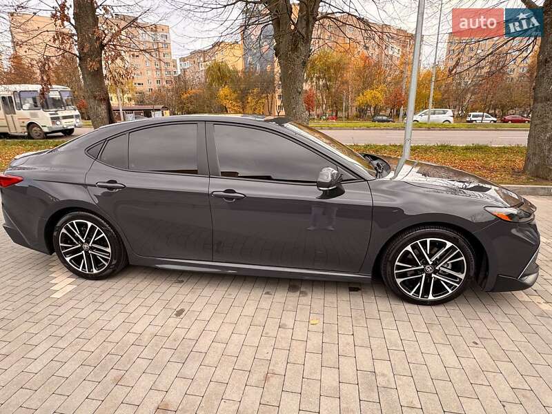 Седан Toyota Camry 2024 в Киеве