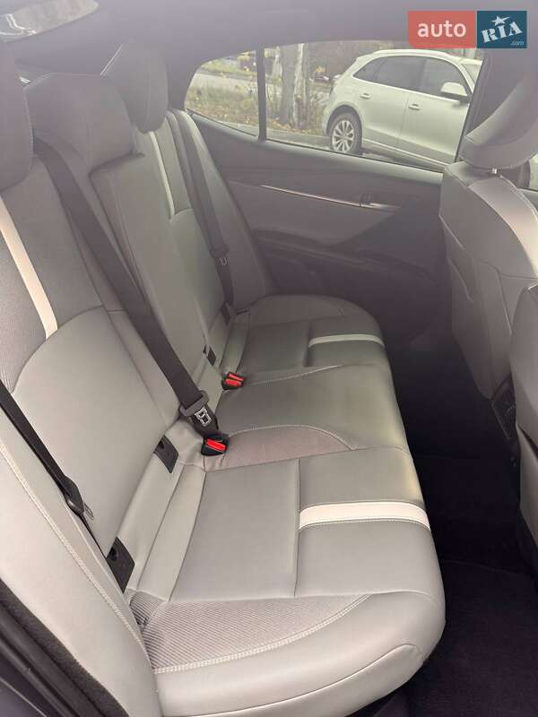 Седан Toyota Camry 2024 в Киеве