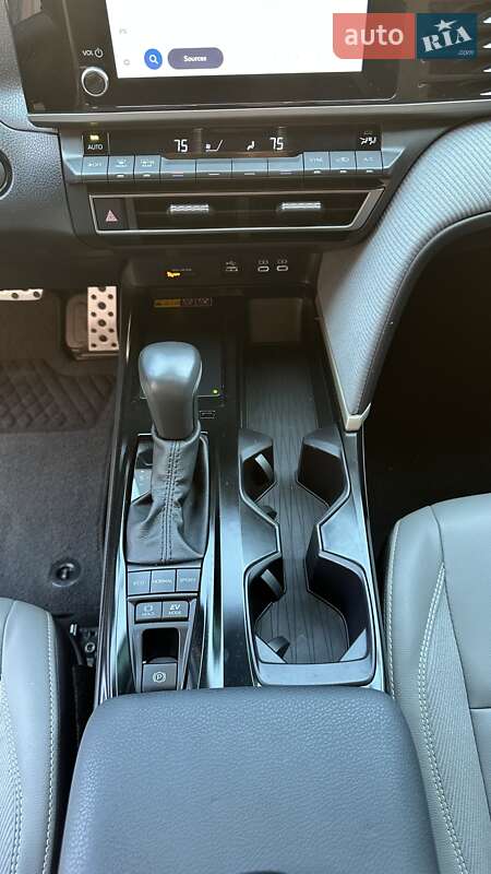 Седан Toyota Camry 2024 в Киеве