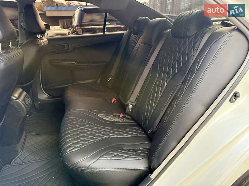 Седан Toyota Camry 2015 в Харкові