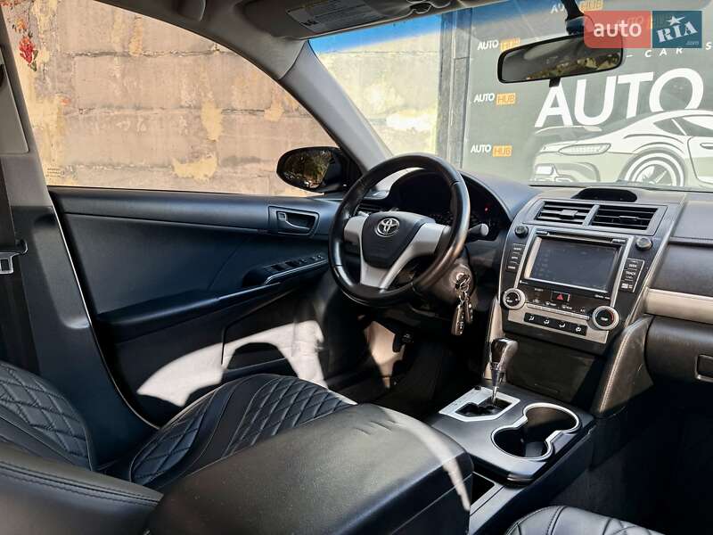 Седан Toyota Camry 2015 в Харкові