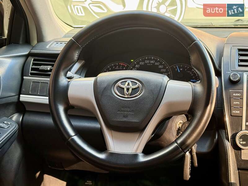 Седан Toyota Camry 2015 в Харкові