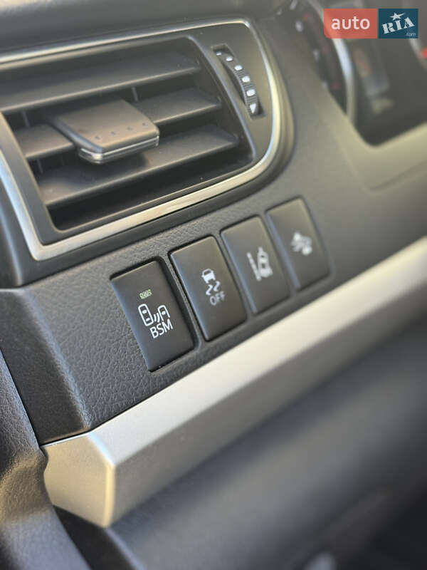 Седан Toyota Camry 2017 в Тернополе