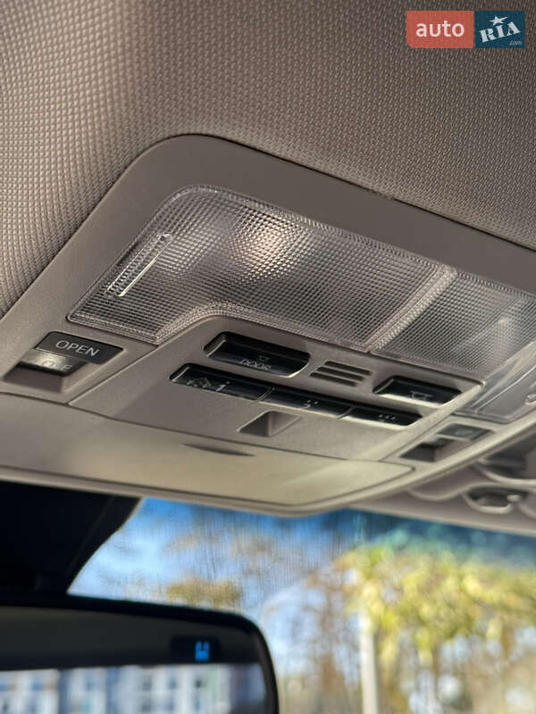 Седан Toyota Camry 2017 в Тернополе