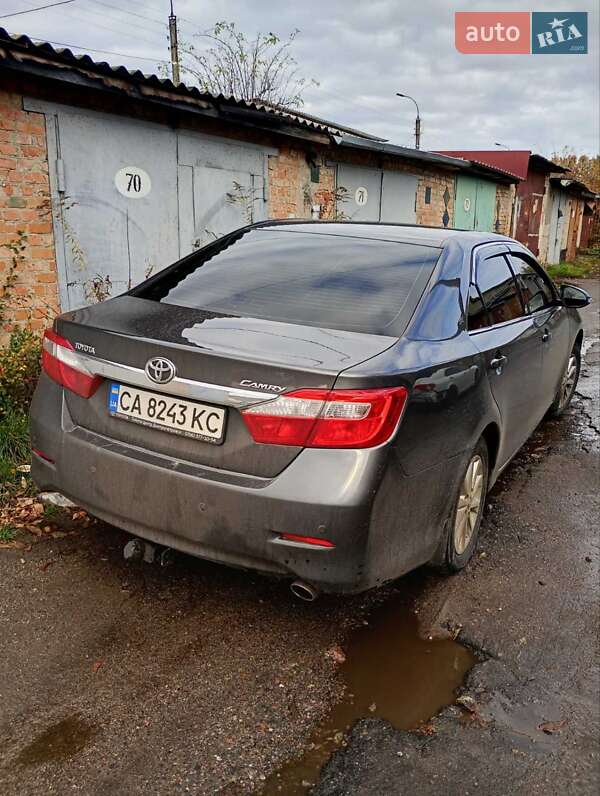 Седан Toyota Camry 2013 в Умани