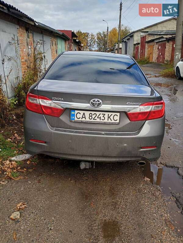 Седан Toyota Camry 2013 в Умани