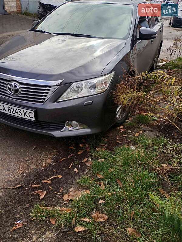 Седан Toyota Camry 2013 в Умани